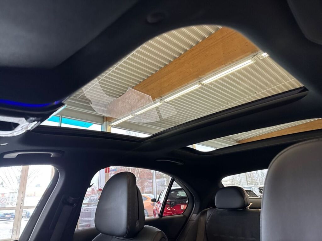 Mercedes-Benz C 2023 Musta