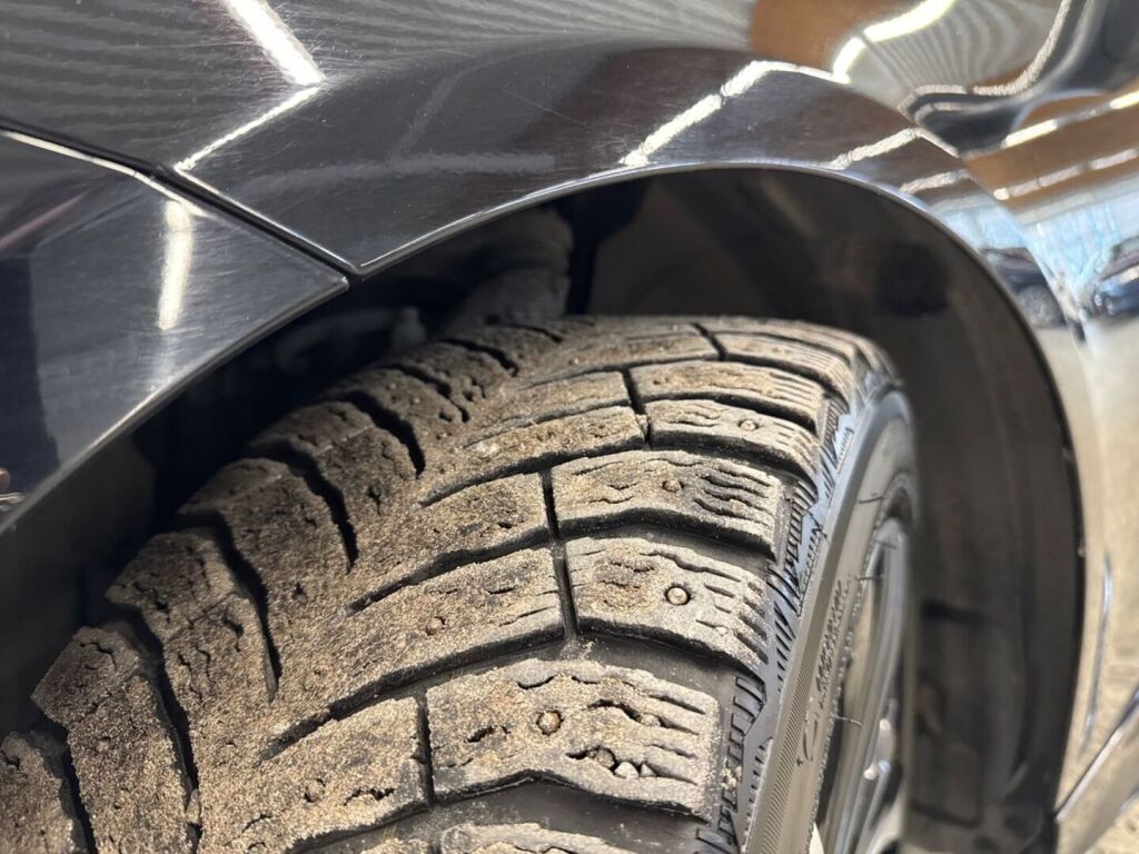 Mercedes-Benz C 2023 Musta