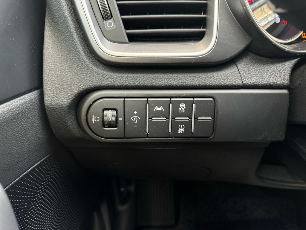 Kia Ceed 2023 Punainen