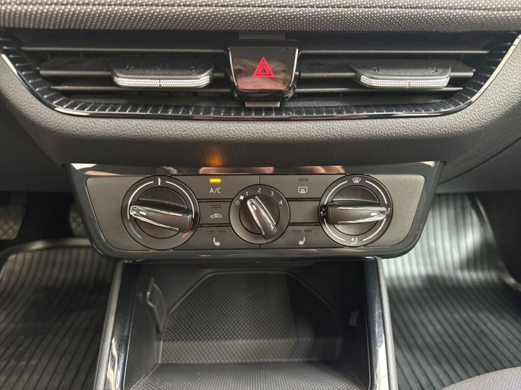 Skoda Fabia 2023 Sininen