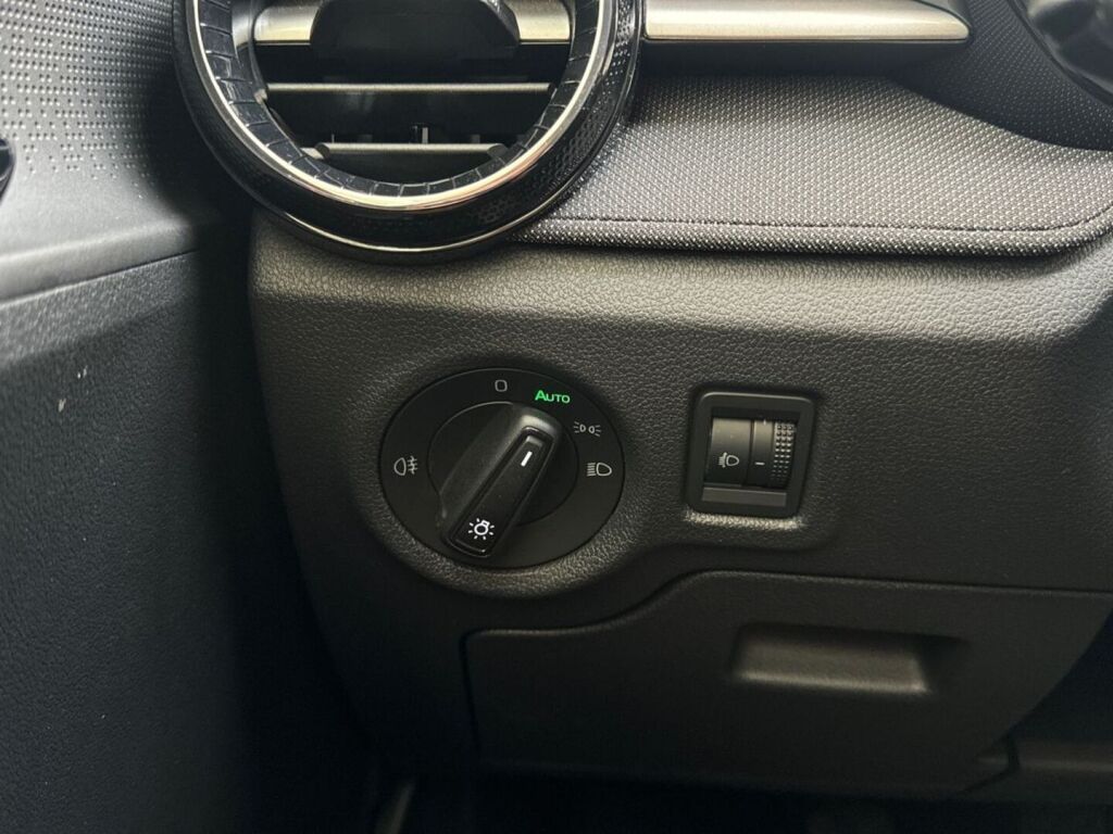 Skoda Fabia 2023 Sininen
