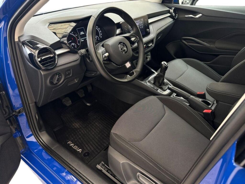 Skoda Fabia 2023 Sininen
