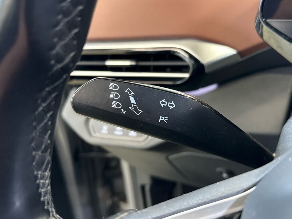 Volkswagen ID.5 2023 Harmaa