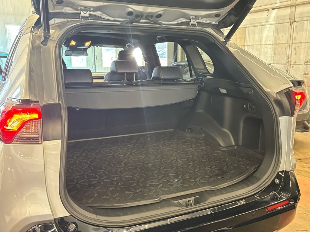 Toyota RAV4 Plug-in 2021 Valkoinen