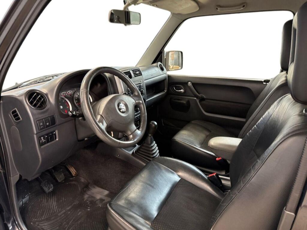Suzuki Jimny 2006 Musta