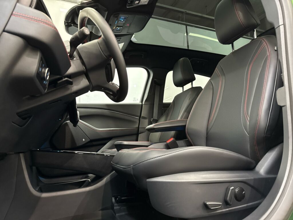 Ford Mustang Mach-E 2025 