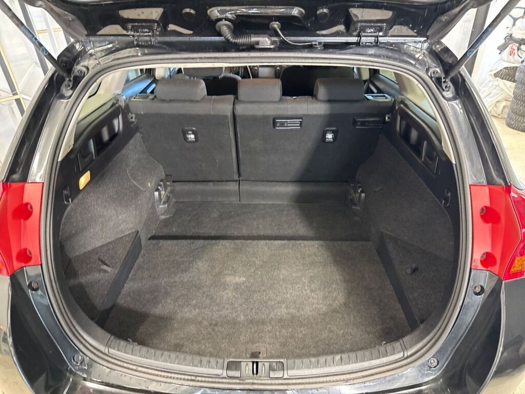 Toyota Auris 2015 Musta