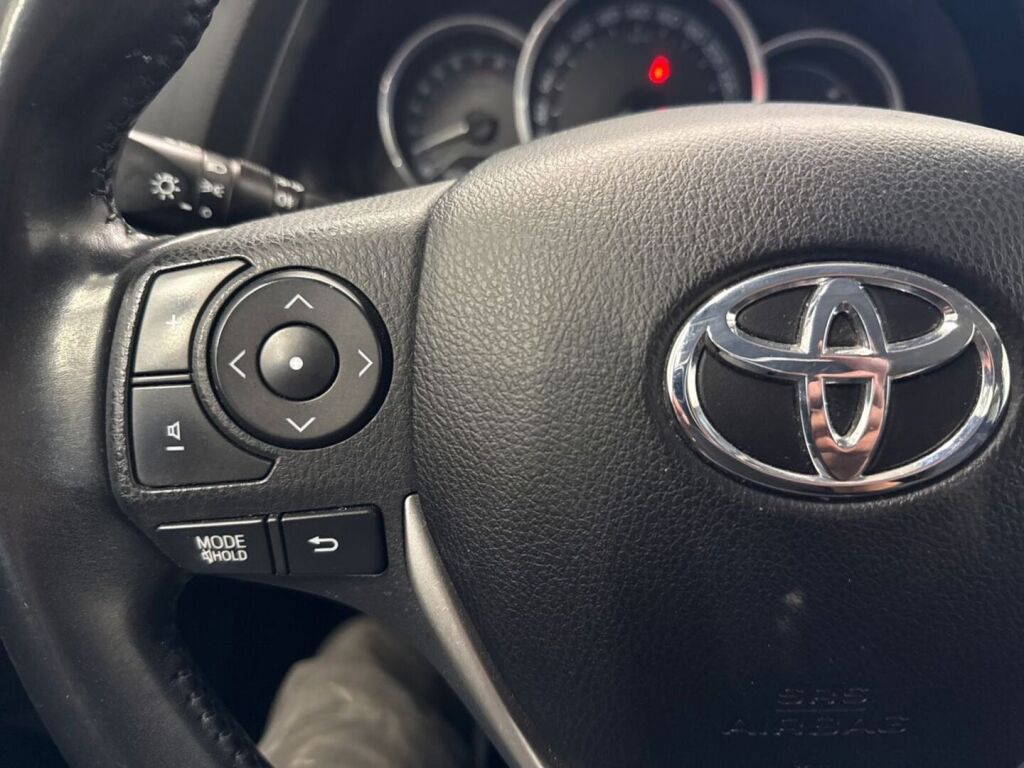Toyota Auris 2015 Musta