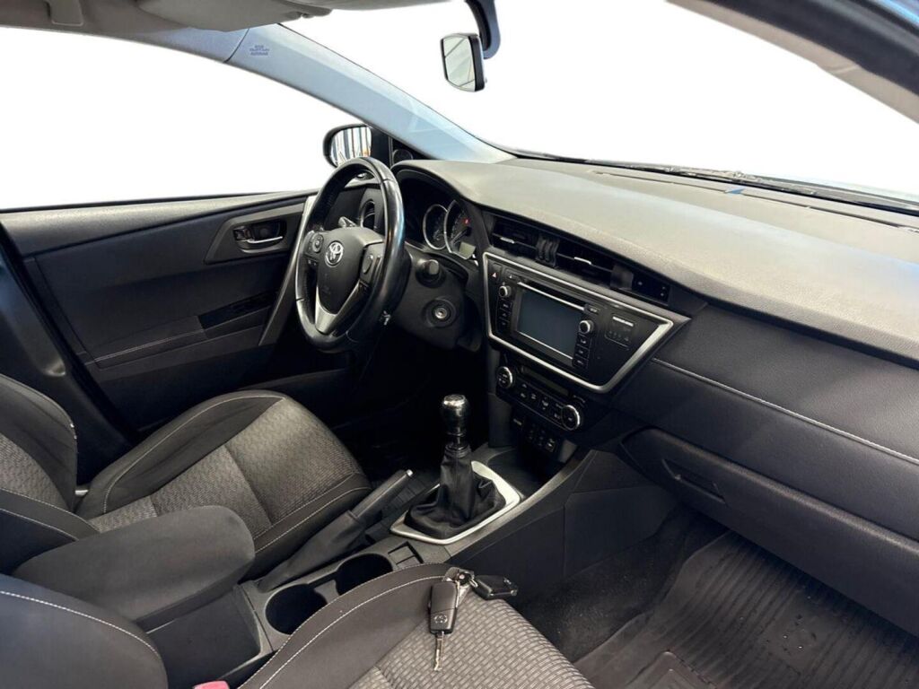 Toyota Auris 2015 Musta