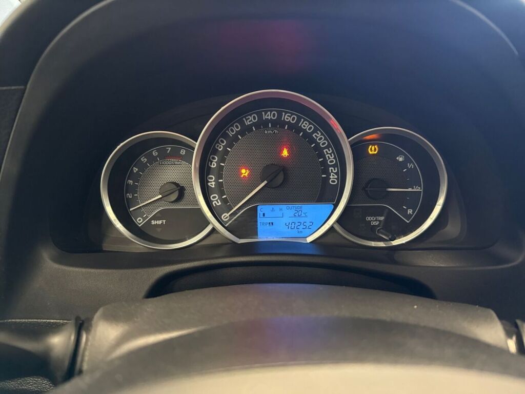 Toyota Auris 2015 Musta