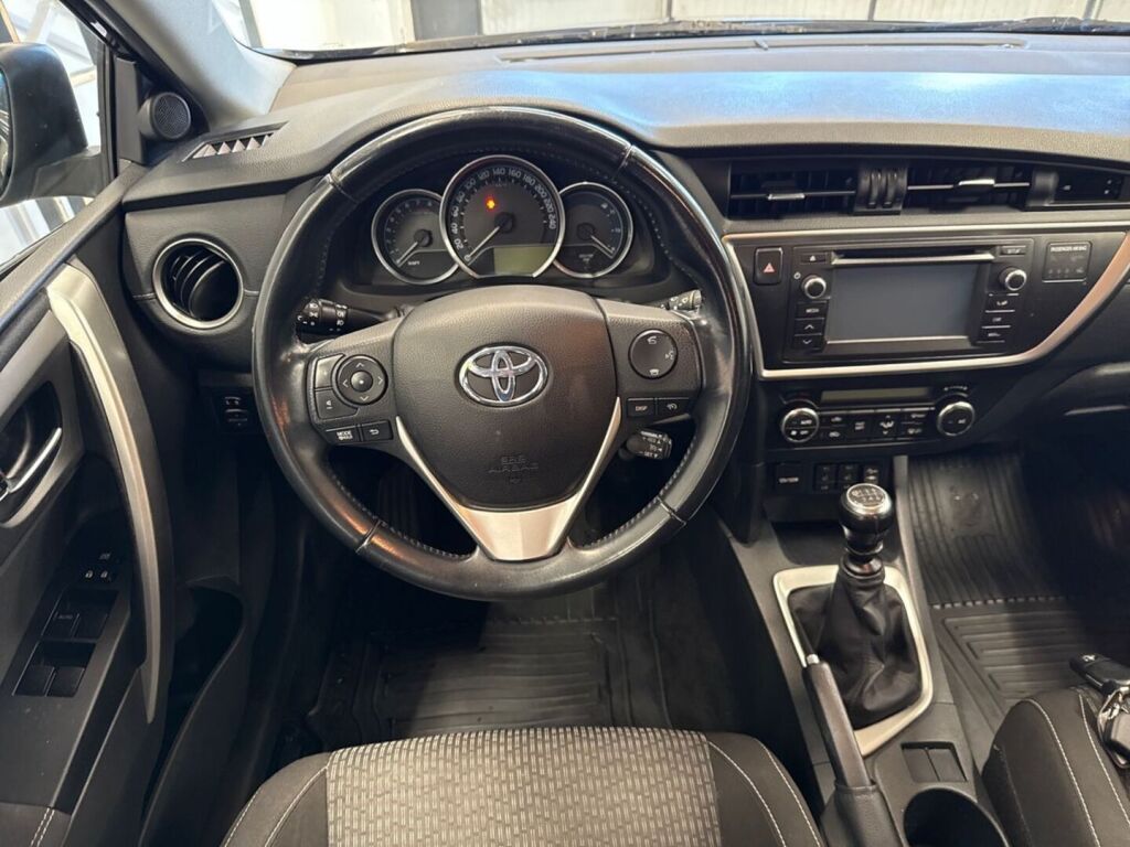 Toyota Auris 2015 Musta