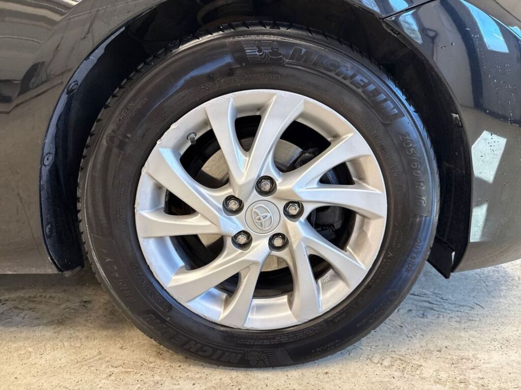 Toyota Auris 2015 Musta