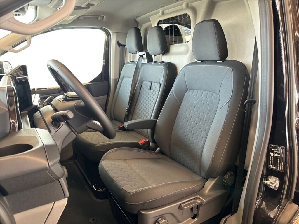 Ford Transit Custom 2026 Musta