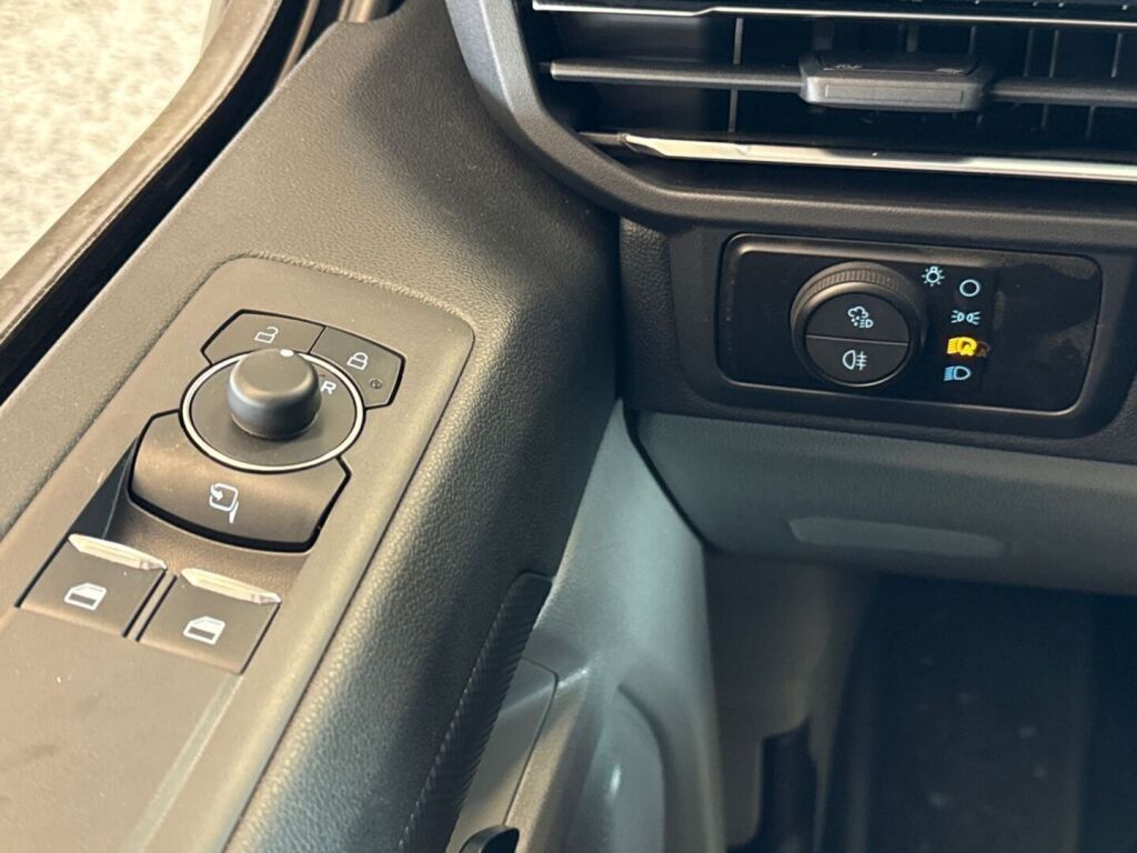 Ford Transit Custom 2026 Musta