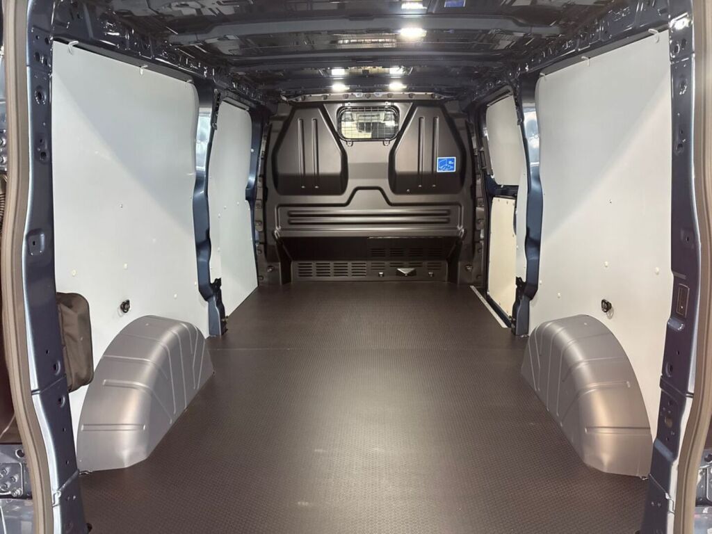 Ford Transit Custom 2026 Chrome Blue