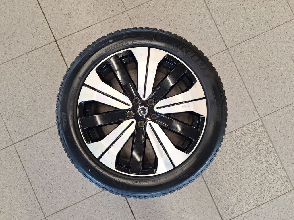Volvo C40 2023 