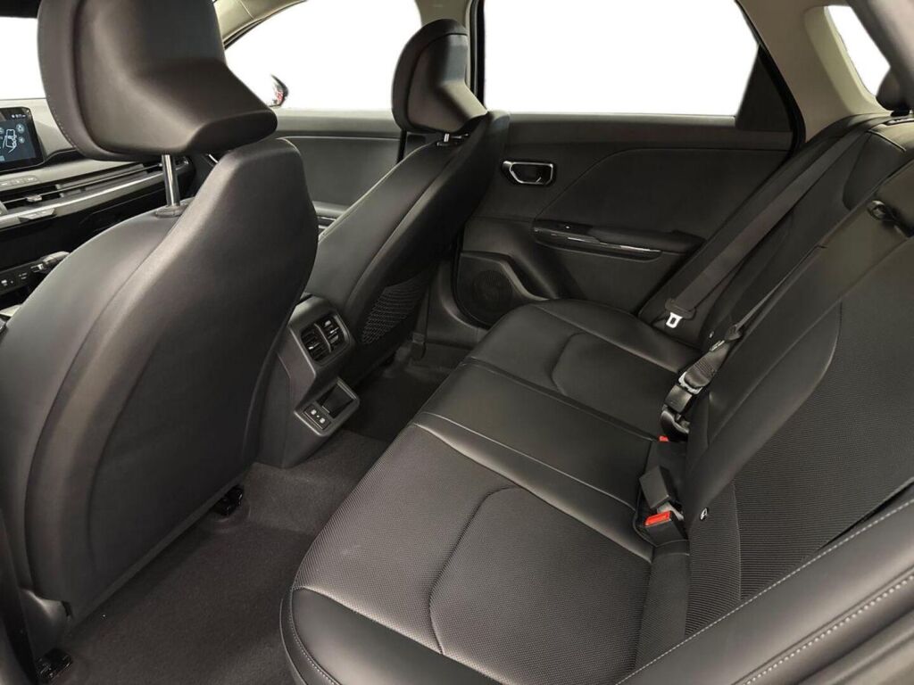 Kia K4 2026 Harmaa