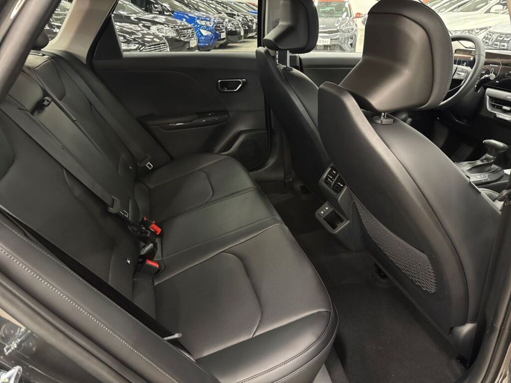 Kia K4 2026 Harmaa