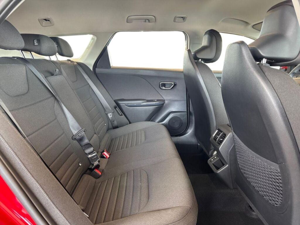 Kia K4 2026 Punainen
