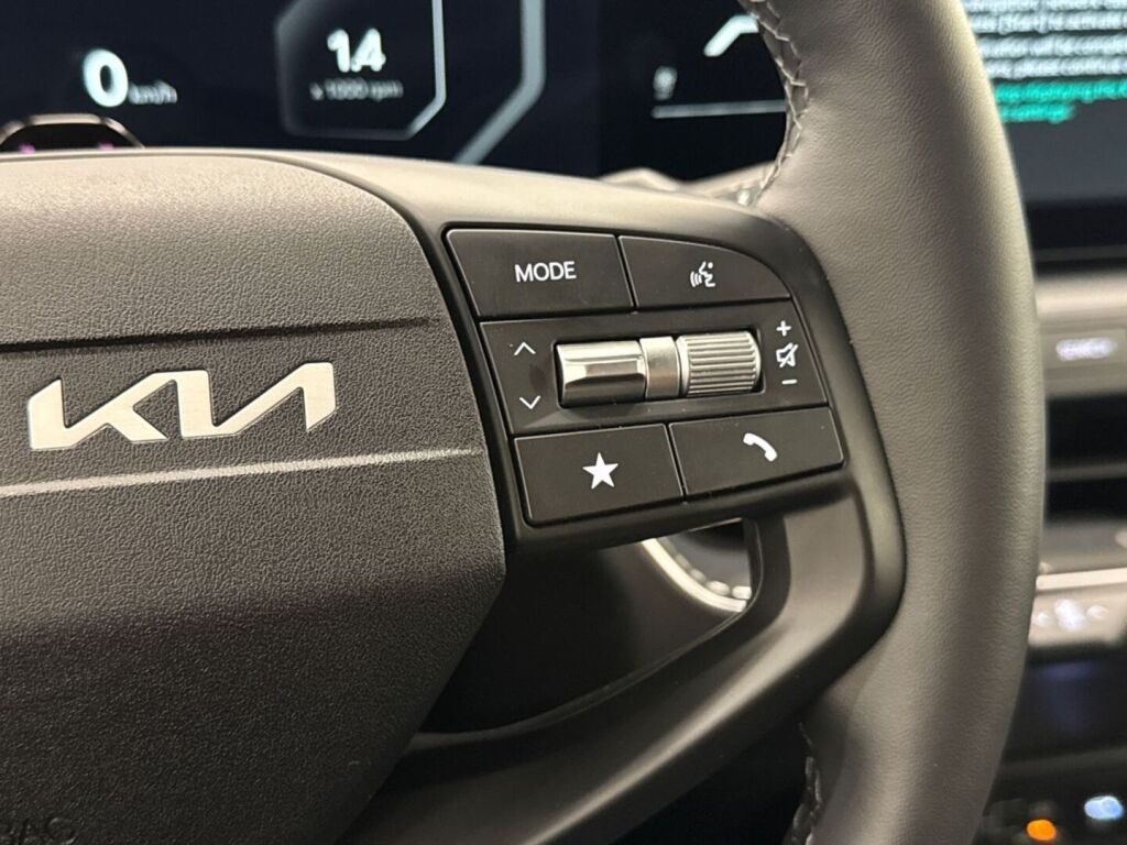 Kia K4 2026 Harmaa