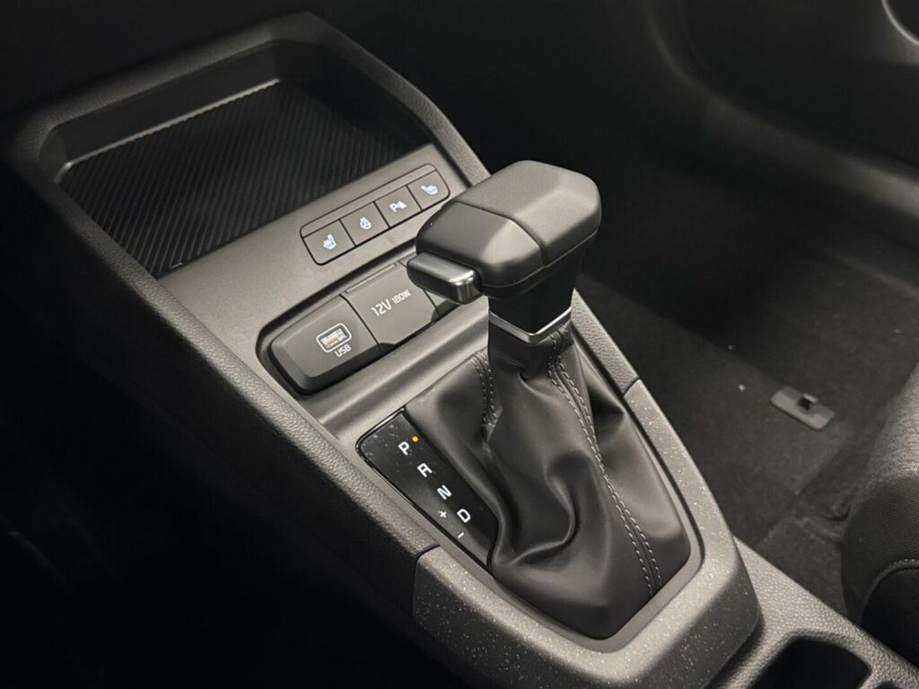 Kia Stonic 2026 Valkoinen
