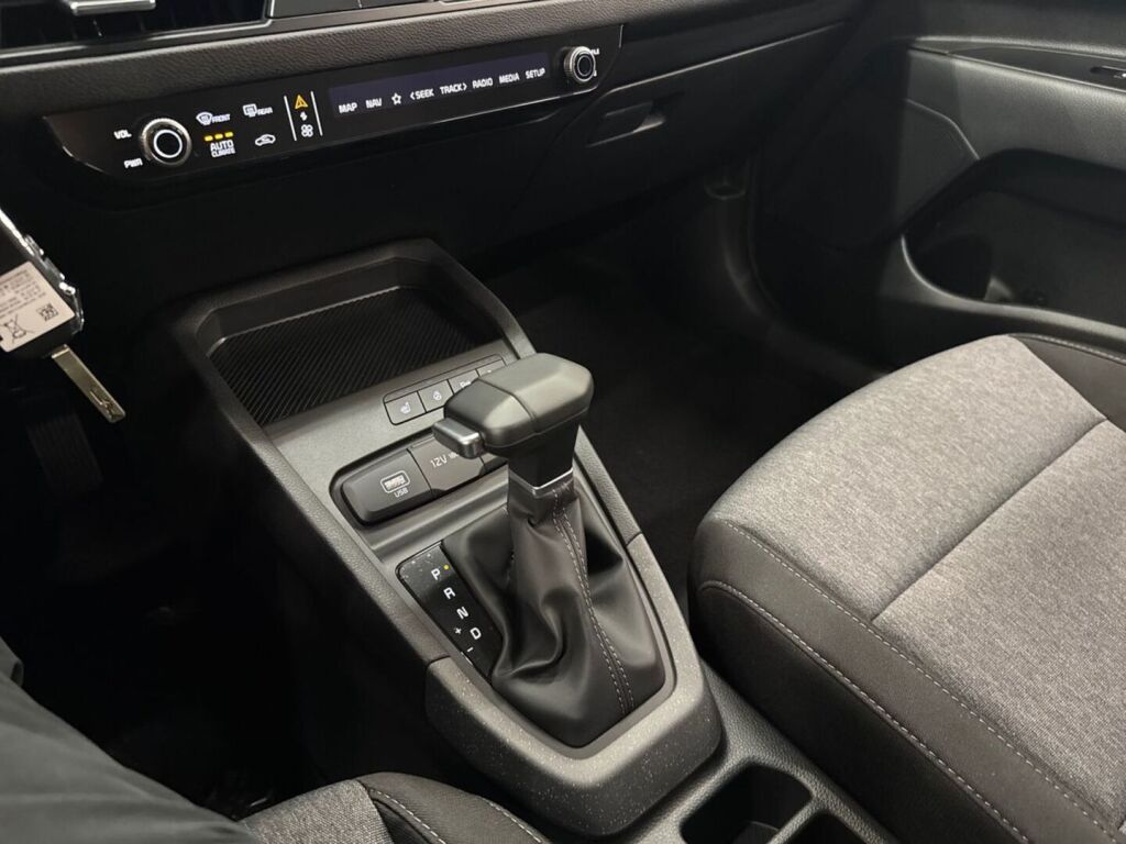 Kia Stonic 2026 Valkoinen