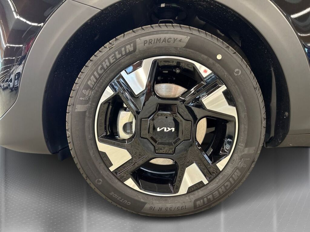 Kia Stonic 2026 Musta