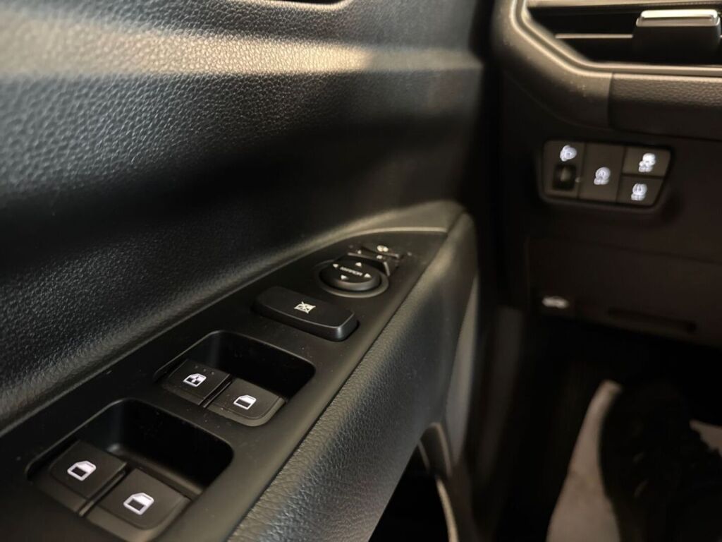 Kia Stonic 2026 Musta
