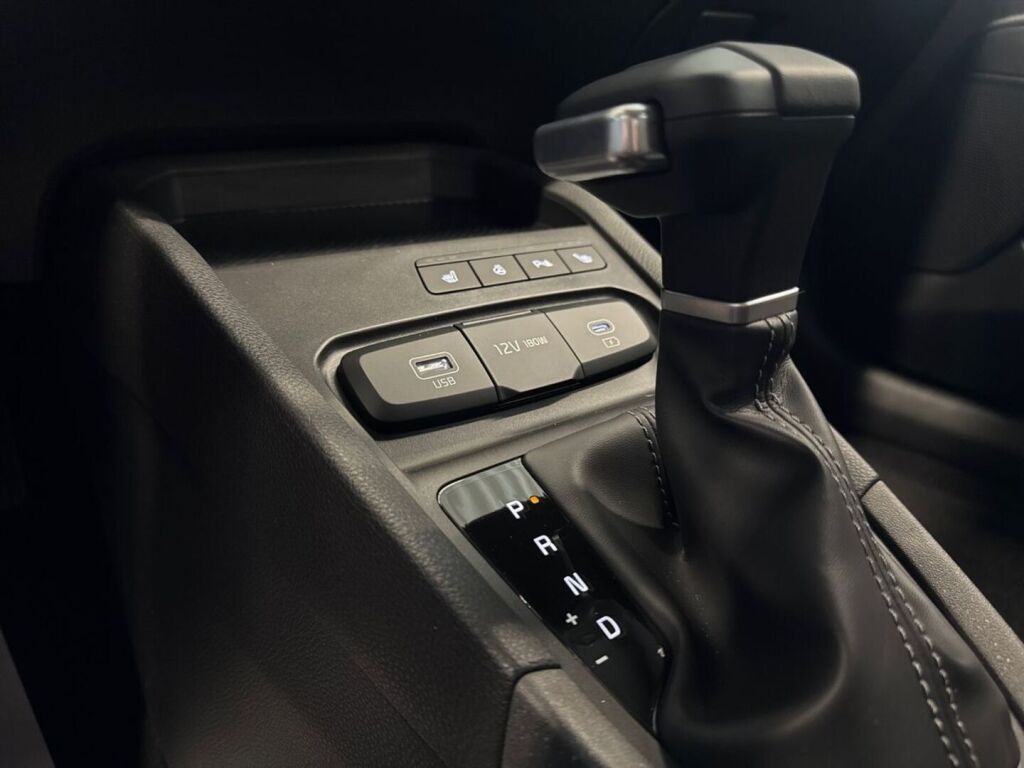 Kia Stonic 2026 Musta