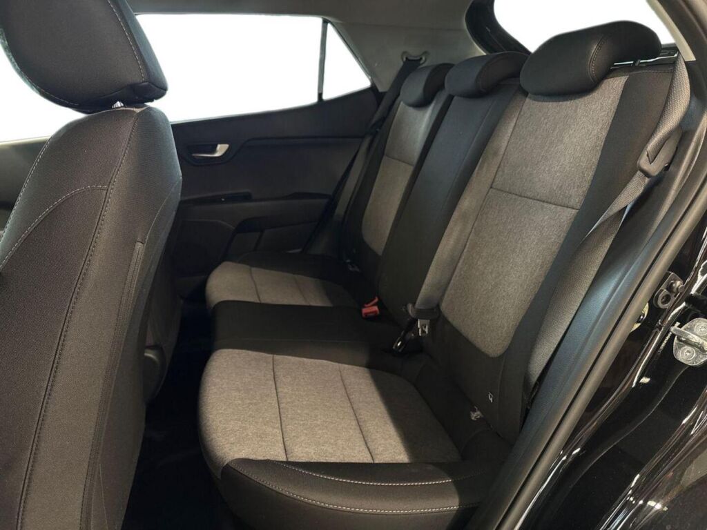 Kia Stonic 2026 Musta