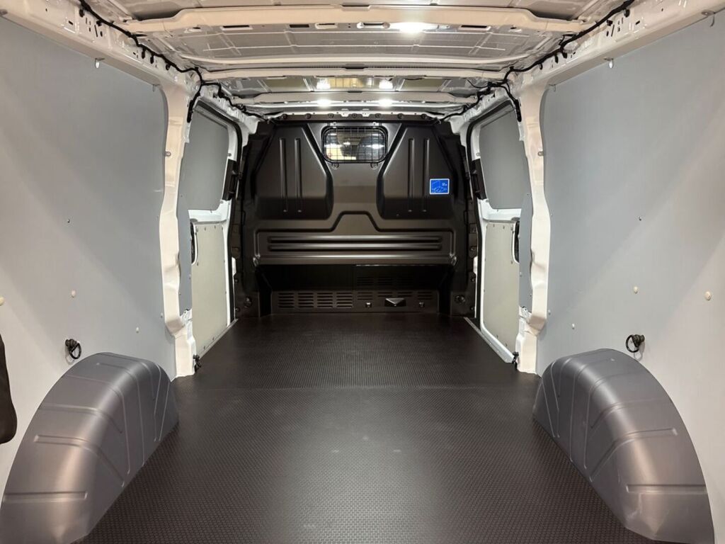 Ford Transit Custom 2026 Valkoinen