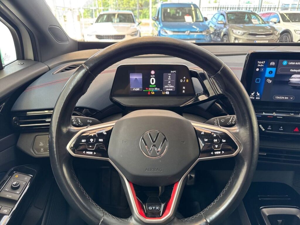 Volkswagen ID.4 2022 Metallivalkoinen / Musta katto