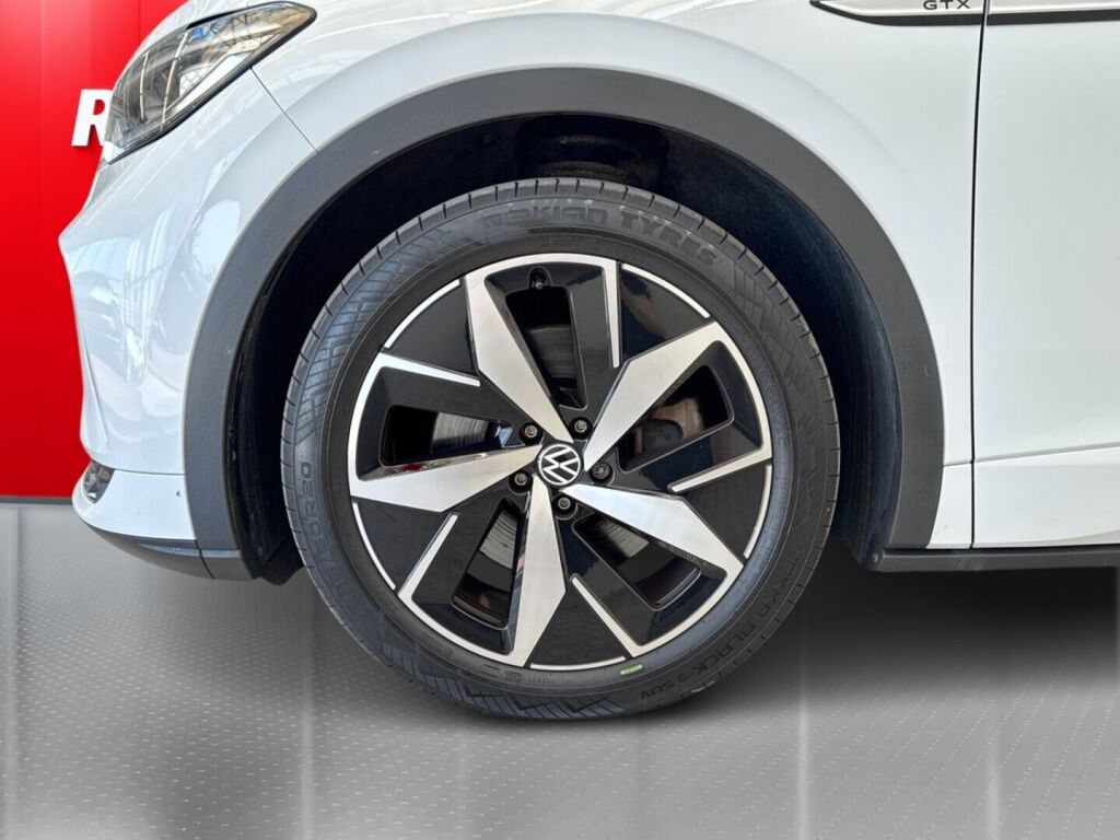 Volkswagen ID.4 2022 Metallivalkoinen / Musta katto