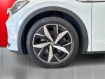 Volkswagen ID.4 2022 Metallivalkoinen / Musta katto