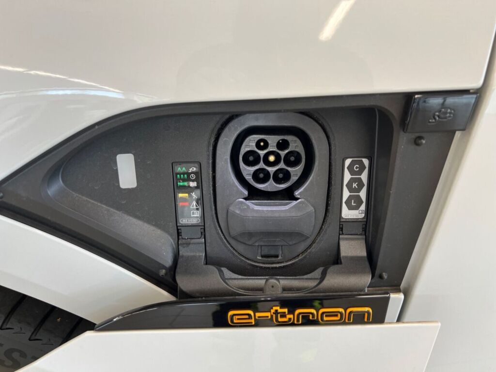 Audi e-tron 2023 