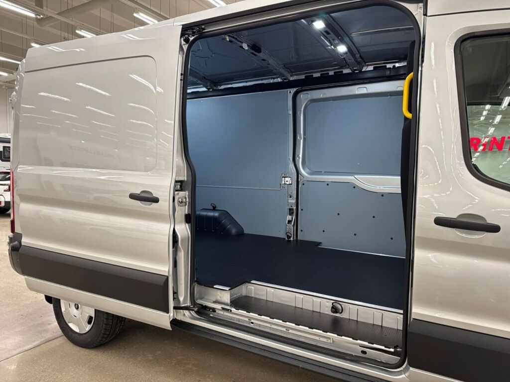 Ford Transit 2026 Harmaa