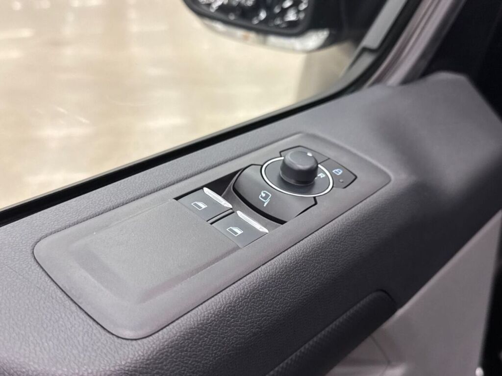 Ford Transit Custom 2026 Musta