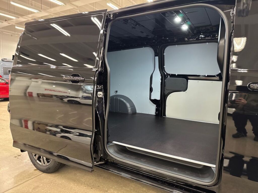 Ford Transit Custom 2026 Musta