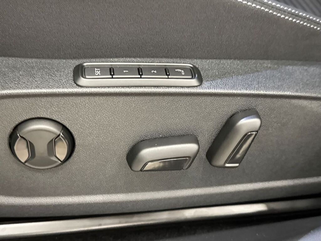 Ford Capri 2026 Musta