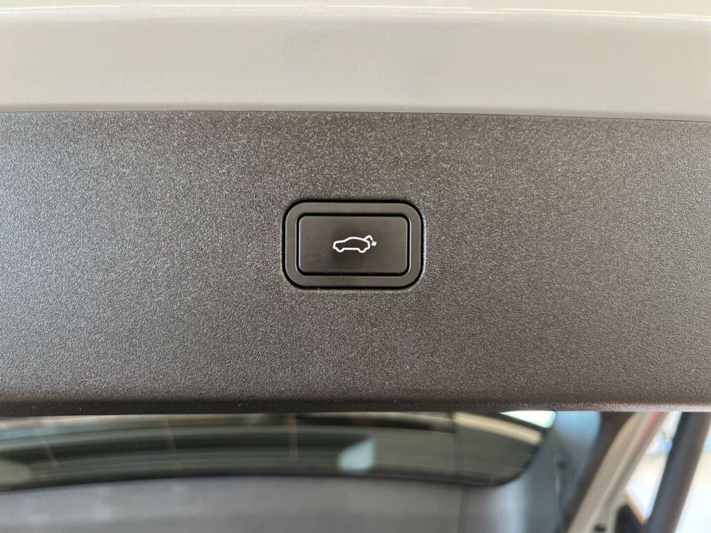 Volvo EX30 2024 Met. harmaa / musta katto