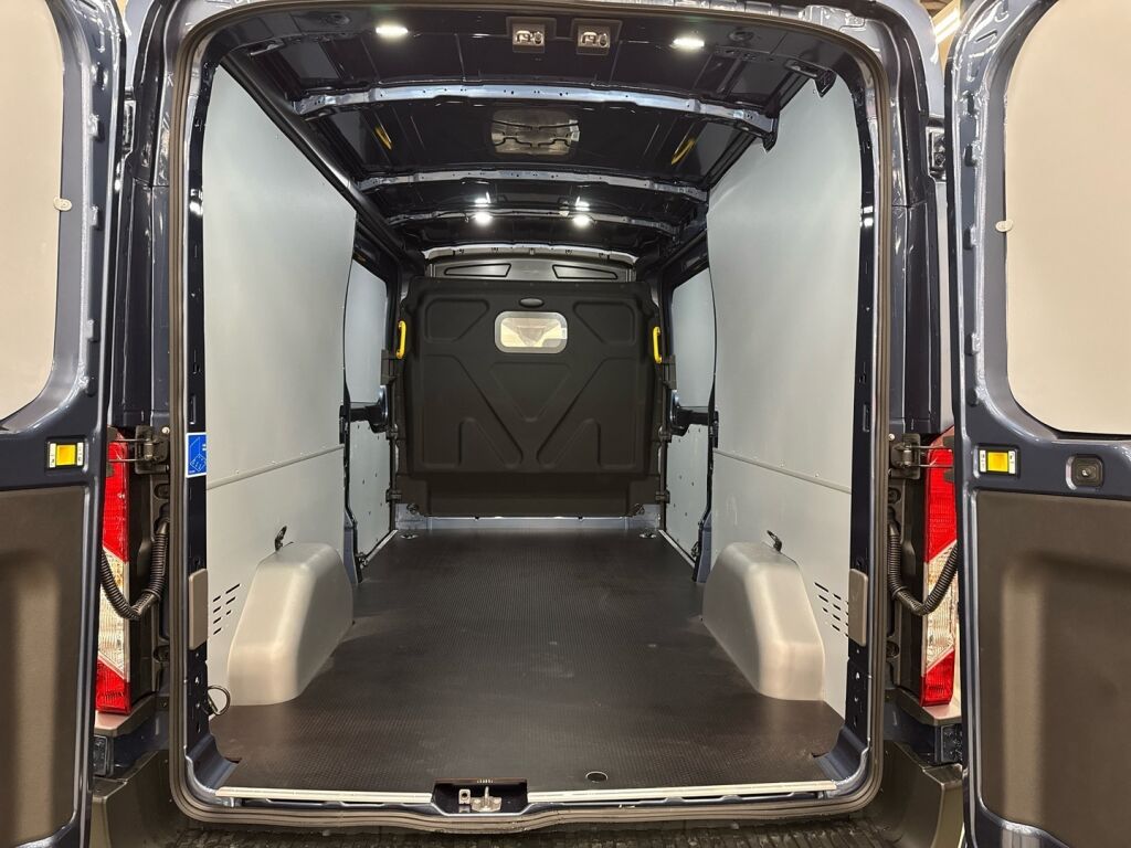 Ford Transit 2026 Chrome Blue