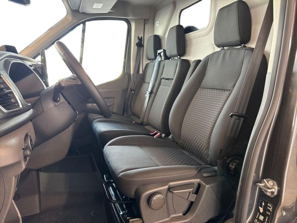 Ford Transit 2026 Chrome Blue