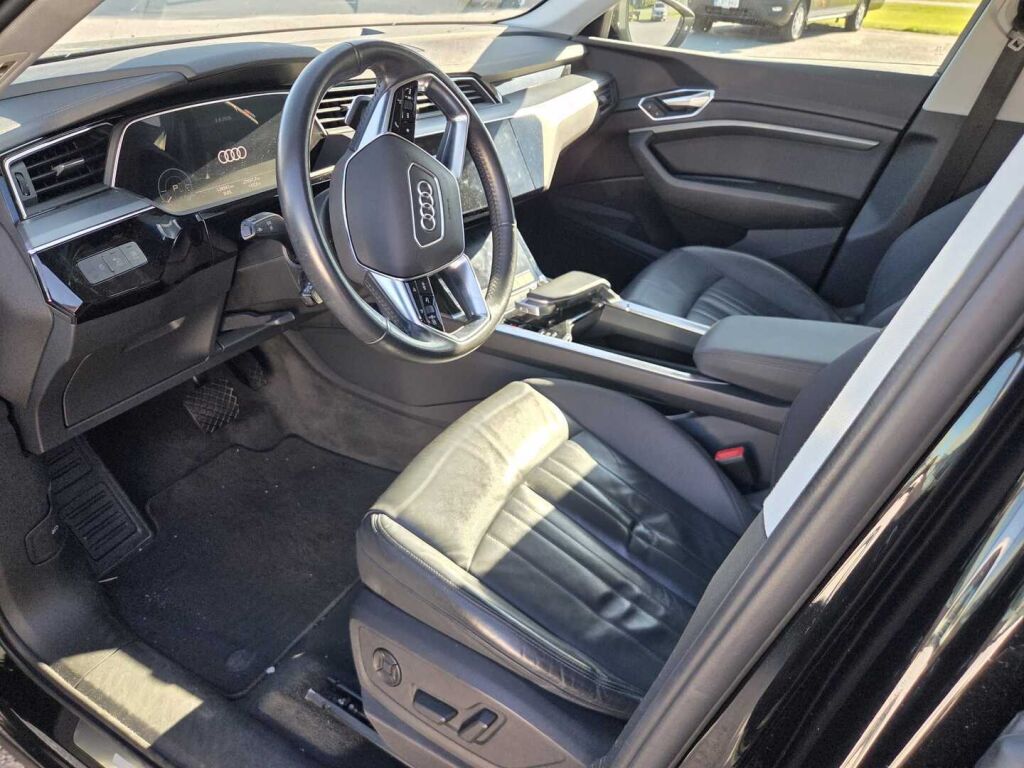 Audi e-tron 2020 Musta