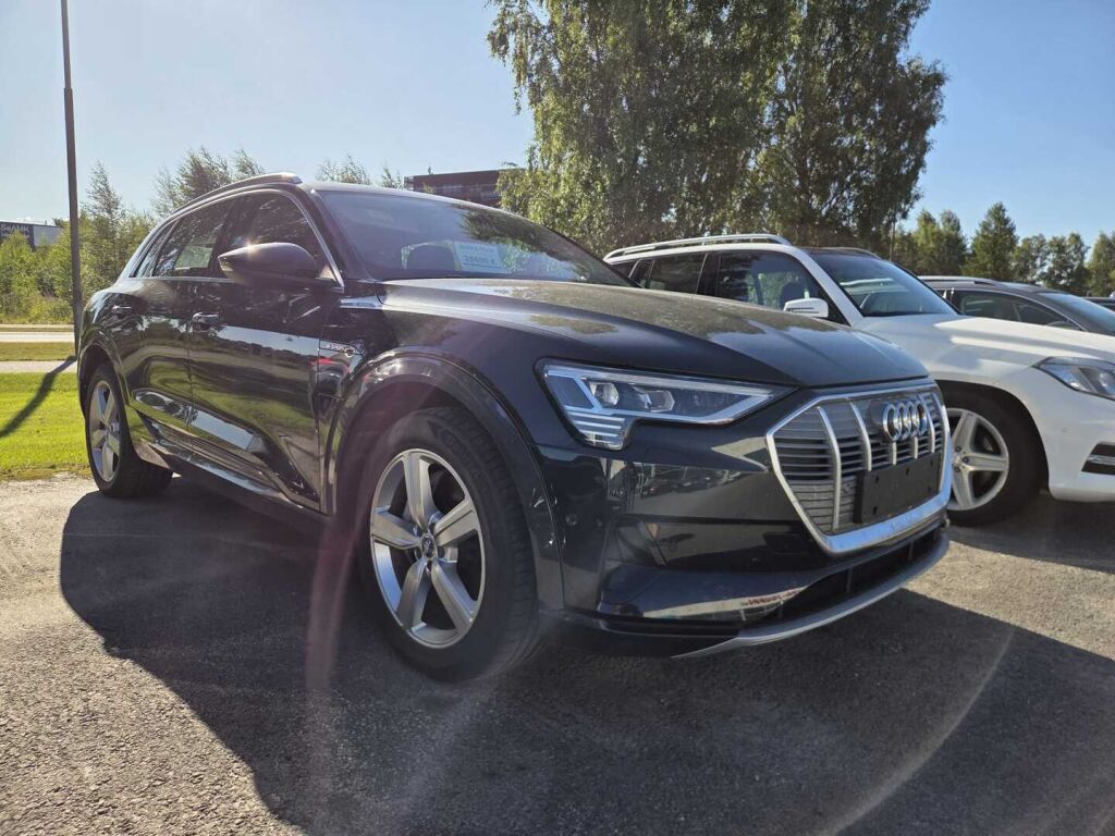 Audi e-tron 2020 Musta