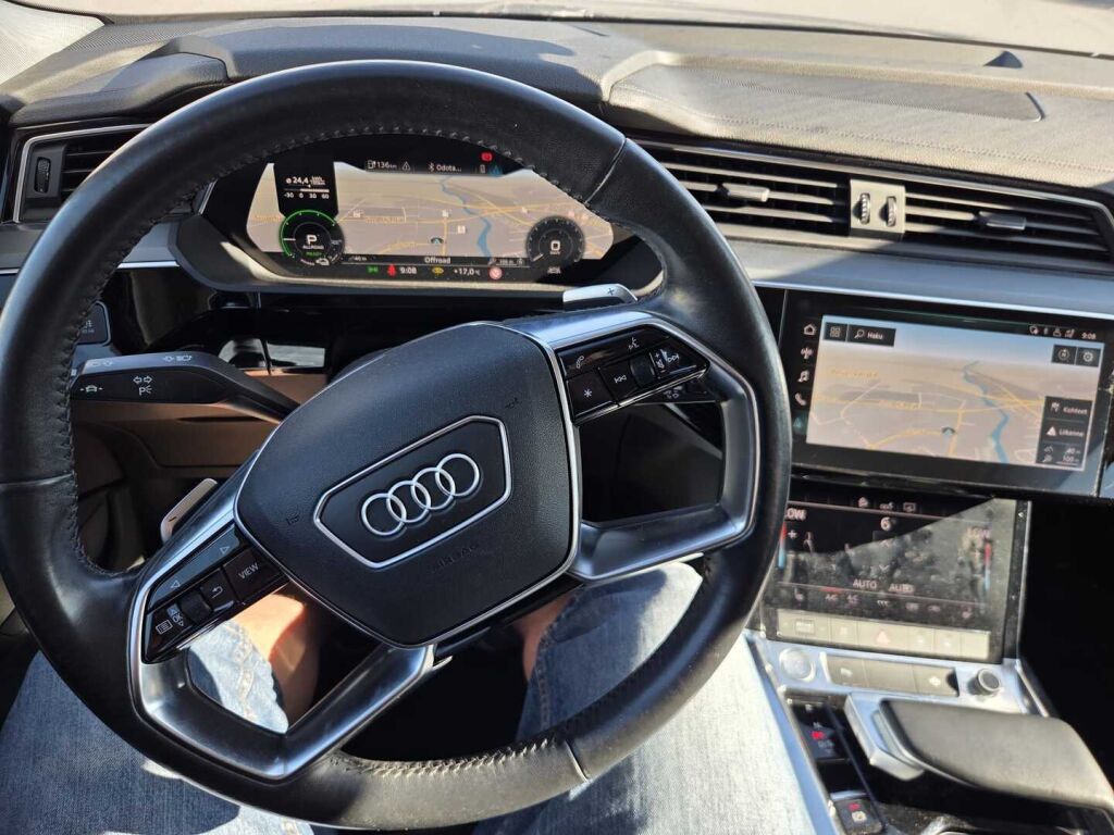 Audi e-tron 2020 Musta