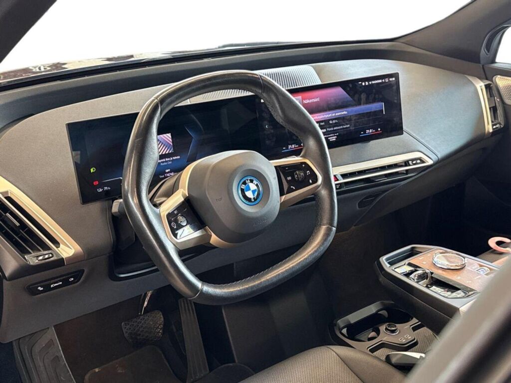 BMW iX 2022 Punainen