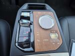 BMW iX 2022 Punainen