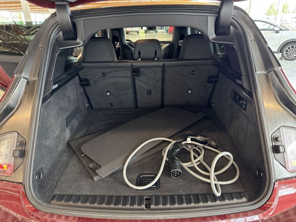 BMW iX 2022 Punainen