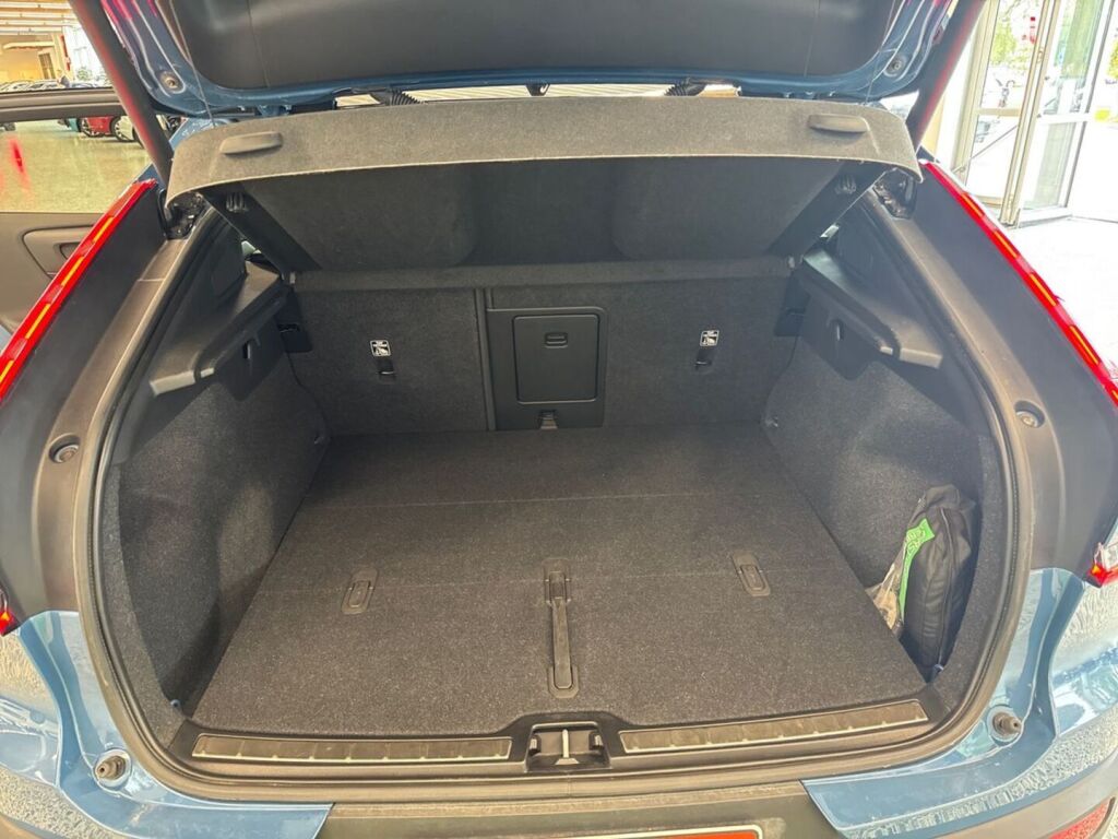 Volvo C40 2023 Sininen