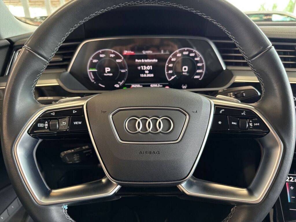 Audi Q8 e-tron 2023 Harmaa